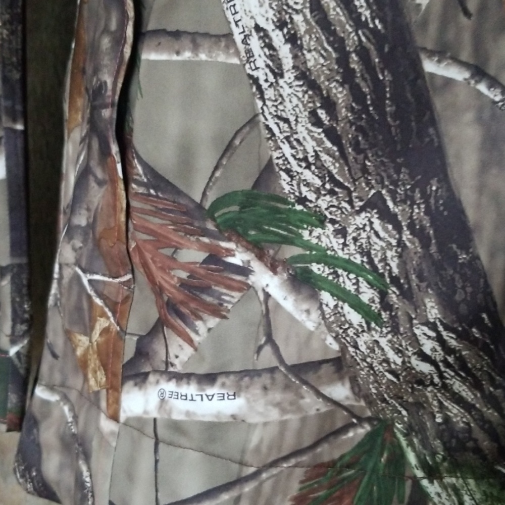 Under armour real tree stealth jacket size medium - Picture 3 of 7